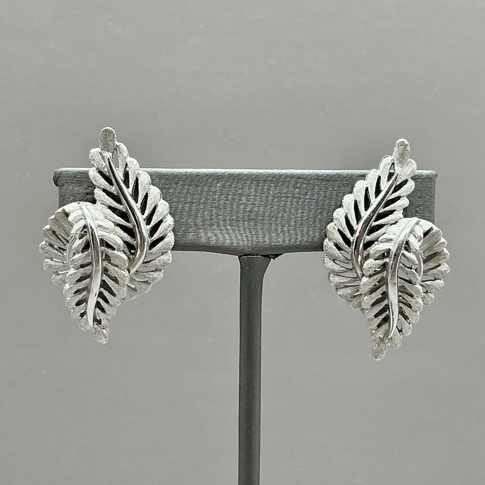 Trifari Leaf Earrings Women Silver Tone Textured Double Foliage Clip On Vintage